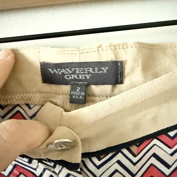 Waverly Grey Silk Shorts in Tan and Coral Chevron Pattern - Size 2 - Picture 4 of 5